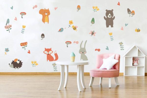 מדבקת קיר לקישוט ועיצוב חדר הילדים בצורת תינוקות יער הפלא